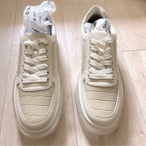 NEW. DESAI. CASUAL LEATHER SHOES. SIZE 9